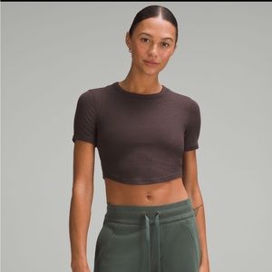 Lululemon Women’s Hold Tight Cropped Tshirt, espresso, size 4. New with tags.